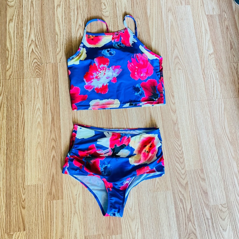 Hawaiian floral 🌸🌺 on royal blue high-rise swim bottoms pink yellow red white